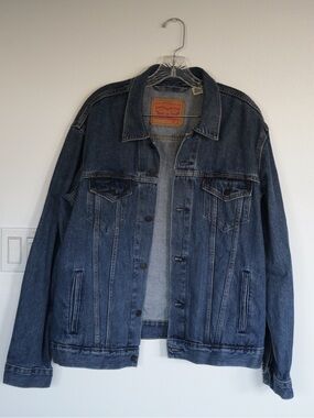 Levi’s Classic Denim Trucker Jacket - NEW